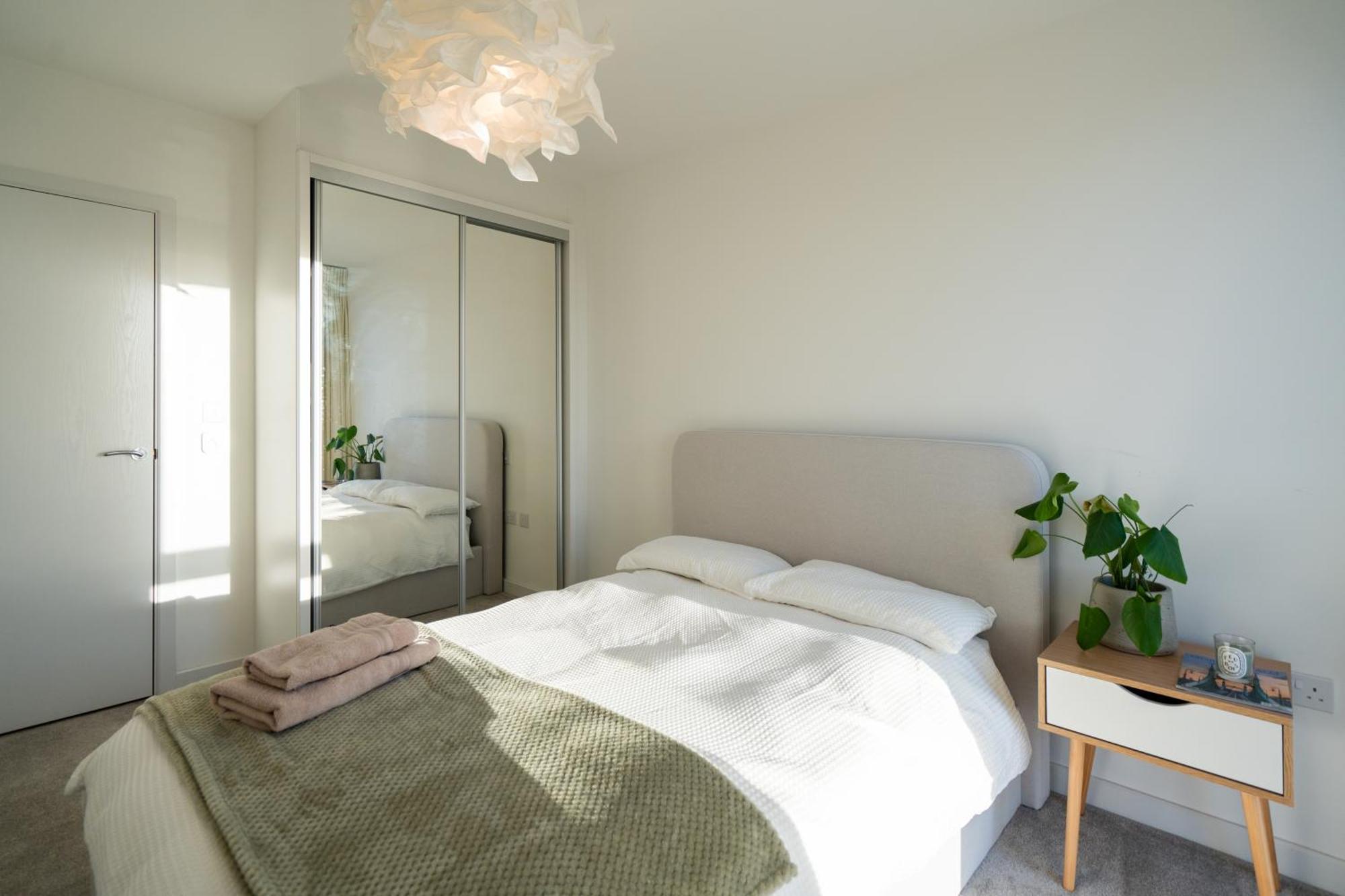 豪士罗Sunset Retreat: Steps From Heathrow/Twickenham公寓 外观 照片