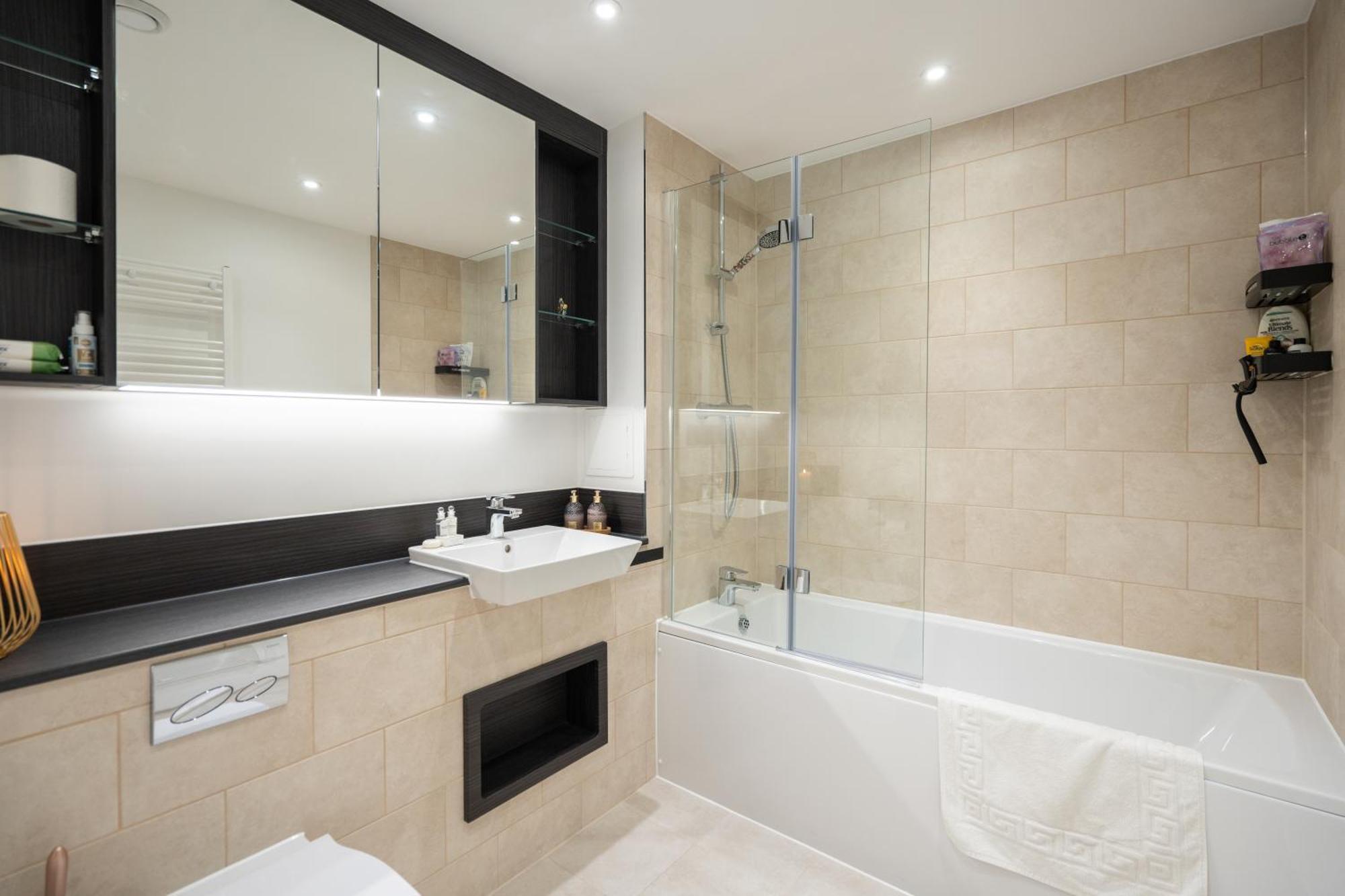 豪士罗Sunset Retreat: Steps From Heathrow/Twickenham公寓 外观 照片